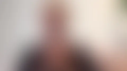 Ich rasiere meine MILF F***E! Was ist besser als eine MILF F***e? genau... eine rasierte Milf F***e und weil du mir dabei so gerne zuschaust, zeige ich es dir ganz genau! Mhh.. und wie gut danach de