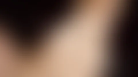 ich bin nackt und habe es mir gemütlich gemacht. Kuschelst du dich zu mir?