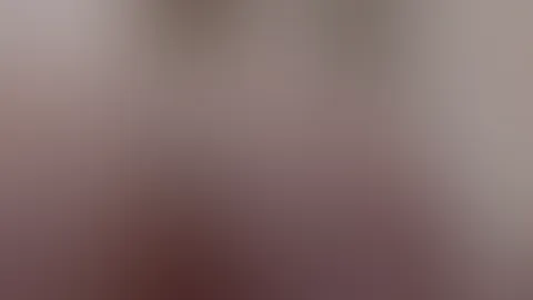 5min39 Orgasmus Ich trage eine beige Strumpfhose mit einem F**kloch in der Mitte😝 Ich beuge mich nach vorne (Doggystellung) und mach es mir mit einem Vibrator bis ich zum Orgasmus komme😍🥵🥵 Video