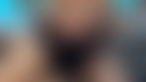 Ein bisschen Wärme, ein Hauch von Kühnheit und ein Blick, der zu viel verspricht … 😏 Ich liebe solche Momente – wenn die Anziehungskraft selbst durch den Bildschirm spürbar ist und die Fantasie so ri