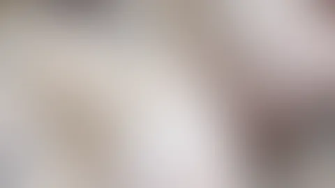 Ich wollte eigentlich nur die Küche streichen und dachte mir so komm das ich nichts versaue, probier ich es mal ohne Kleidung. Zack was passiert die Farbe war da, wo sie nicht hin sollte.😱😛
