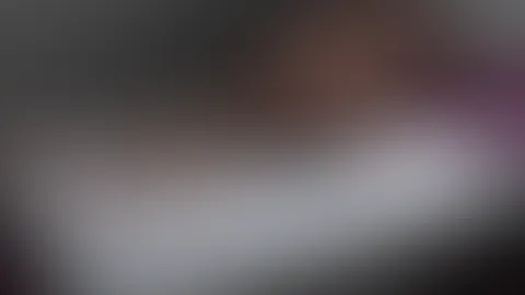 Vom Jungschwanz durchgef**kt Eigentlich wollte er bei mir seine Reifeprüfung ablegen, denn große Erfahrung hatte er keine. Aber was er dann im Bett abgeliefert hat konnte sich wirklich sehen lassen.