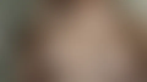 Ich nehme dich mit unter die Dusche haha. Gefilmt mit der Selfiekamera meines Handys. Schau dir meinen tropfend nassen Teenbody an. Ich wasche meine Brüste. Du siehst also meine strammen Nippel xD Sel