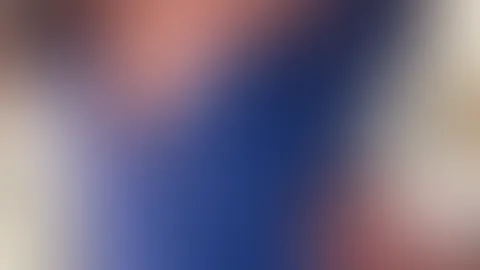 Guten Morgen… guten Start in die neue Woche 😘🫴🏼… ich kämpfe noch mit meinem Reißverschluss, kannst du mir helfen?? 😉🫵🏼