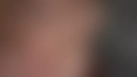 Hallo, mein Hübscher, liegst du gerade noch im Bett mit deiner Morgenlatte? Da helfe ich dir doch gerne dabei … Ich liege auch noch im Bett und fingere mich so richtig heftig zum Orgasmus und dabei is