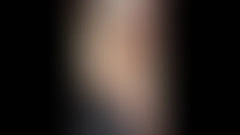Sie wollte es unbedingt ausprobieren đ Das erste mal wird sie gefistet đ„” Hast du auch so ein Fetisch ?
