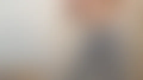 Ein geiles Video wie ich in meine Leggins p**se und es mir dann selbst besorge