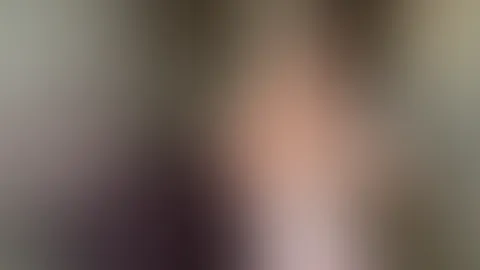 Eine versaute Brünette mit riesigen Titten f**kt sich heftig mit ihren Fingern und einem riesigen Dildo, wackelt mit ihrem A***h und kommt mit einem Fontäne, während sie dir in die Augen schaut. 💦😈