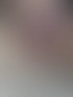 Lass deine F****r über meine Haut gleiten. Spürst du meine Gänsehaut? Meiner Erregung? Wohin führst du sie?