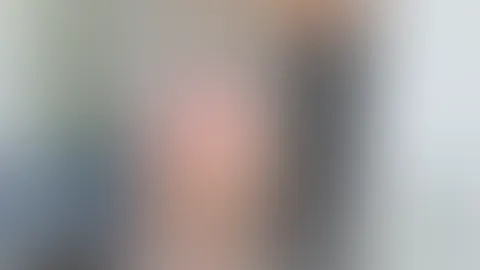 Bei der Hitze kann ich nicht viel anziehen und ab Mittag ab ins Haus... willst du mir folgen?