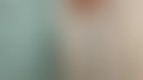 Ups, da habe ich wohl ganz heimlich die Kamera aufgestellt und mich ausgezogen. Ich weiß, du bist neugierig und willst wissen, was sich unter meiner Arbeitskleidung versteckt! 🤫👩🏼⚕️