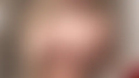 Soll ich ganz die Hüllen fallen lassen…? 😈🔥 Gerade halte ich mich noch ein kleines bisschen zurück… aber ich spüre, wie die Spannung steigt..Willst du, dass ich alles fallen lasse – oder soll ich di