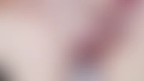 nette Nahaufnahme wie ich meinen Glasdildo in meine P***y schiebe während ich meinen großen lilanen Analplug trage 💦