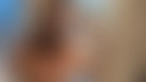 Draußen ist es brütend heiß und ich denke schon darüber nach, wie ich mich davor retten kann… Kalte Dusche, minimale Kleidung oder etwas ganz anderes? 💦 Und wie rettet ihr euch vor dieser Hitze?