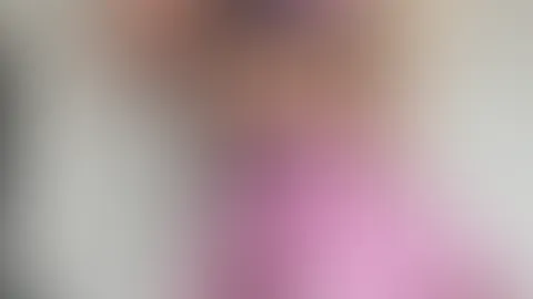 😈 Eine platinblonde Frau mit perfektem Körper und langem blonden Haar bietet Ihnen eine echte Show!