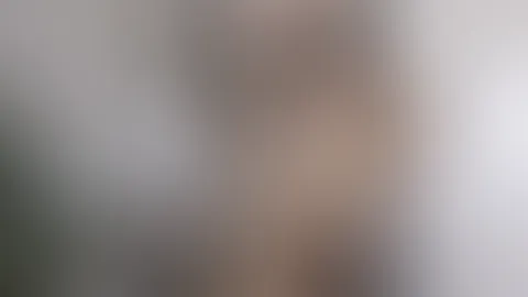 Wie ich mich im Badezimmer bewege und heimlich anfasse 😼, würdest du mich doch sicher heimlich durchs Fenster beobachten 👀🤫?
