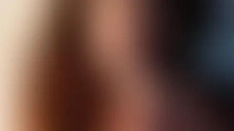 Ich liebe Sonnenstrahlen… ☀️✨ Sie gleiten über die Haut, wärmen die Brust, Nippel werden sofort hart, Gänsehaut läuft den Bauch runter…