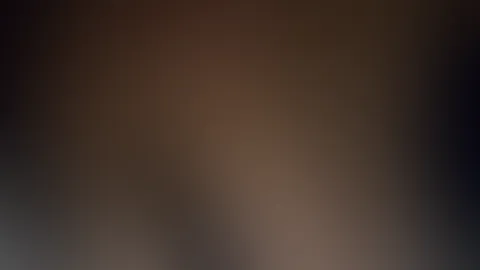Halb nackt an der Wand draußen im Park und vll läuft ja zufällig jemand vorbei 🤭🤭💋