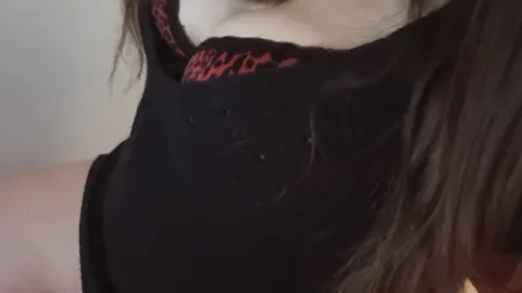 Fotoshooting Dekollettee mit großen naturboobies