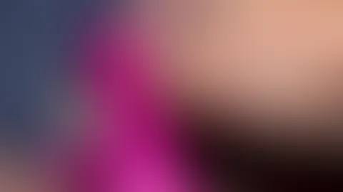 Guck mal wie nass ich bin...😳💦 Ich schiebe meinen Vibrator rein und raus, massiere meine P***y & zeige dir wie viel p***ysaft auf meinen Vibrator ist 🔞