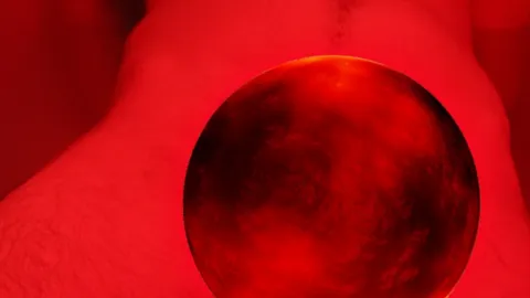 Badewanne im Rotlicht 2
