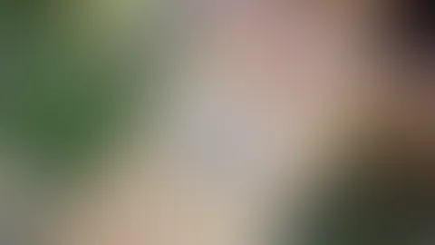 Nackt im Garten der Eltern, natürlich heimlich,wenn sie nicht da sind...ich liebe es....💦