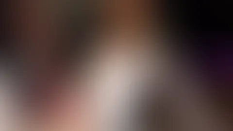 VOM KUMPEL GEFINGERT! Ob er mir danach noch in die Augen schauen kann? Eigentlich wollte er mich nur massieren, da ich ein wenig verspannt bin. Aber da sind die F****r wohl ein bisschen zu weit nach