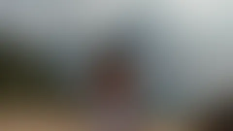 Magst du mir unter das Röckchen faßen? Ich wäre bereit dazu und auch online! Schreib mir und du bekommst ein Bildchen was ich drunter trage!