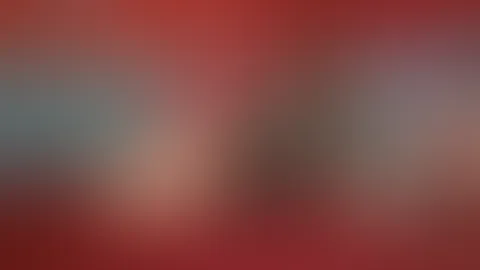 Im gemütlichen Schein des Lichts lag ich bekleidet in einem kleinen Schwarzen mit tiefen Auschnitt und dazu passenden High Heels auf meinem Bett 🔥 Dabei blitzt ein wenig meine blanke P***y hervor 😜 