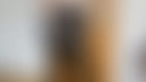 Halt mir deinen A***h her Sklave😈 Deine Herrin trägt Lederleggings mit Lederoverknees und dazu einen geilen Strapon😏🔥 Hold your ass here, slave 😈 Your mistress is wearing leather leggings with l
