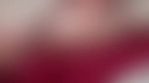 Ich liebe es mit Wachs zu spielen. Lasse mir das Wachs auf meinen Bauch - Titten - und M****i tropfen 🤪💋😊