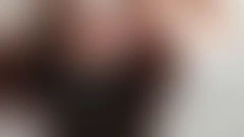 Ups, heute bis mittags durchgeschlafen⊠đ Liege noch im Bett, Laken kaum drĂŒber, Körper erinnert sich an nĂ€chtliche FantasienâŠ
