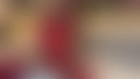 In meinem heißen roten Dessous verführe ich dich … siehst du wie nass die Mieze im Doggy wird?