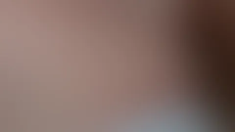 Ich stöhne laut dabei, während ich es meiner geilen F***e in Nahaufnahme mit dem Dildo besorge. 🥵 Spritzt 🍆💦💧 du mit mir ab? 🤔