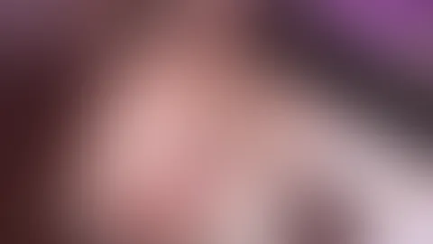 Zum ersten Mal einen Dildo in einen engen Anus eingeführt