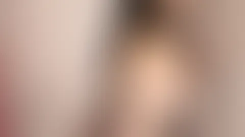 „Ein Blick, der fesselt, bevor auch nur ein Wort fällt. Ich weiß genau, was du denkst, während du dieses Bild ansiehst... und ich liebe es, dich warten zu lassen. Komm mir ein Stück näher, wenn du dic