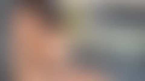 Ich sitze im transparenten Top und einer Netzstrumpfhose auf dem Sofa und rieche an meiner Lieblingsblume. Siehst du wie meine Knospen auch wachsen?đđ„