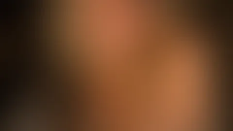Ich liege schon im Bett…   und denke ein bisschen nach 🤍    Kommst du kurz zu mir?