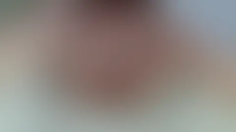 Wollt Ihr mir zusehen wie am frühen morgen schon mit feuchtem Fötzchen in die Badewanne p**se? Ich kann es ja einfach nicht lassen und muss an meiner M**e rumspielen wenn ich es so geil plätschern hör