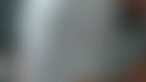 Bist du auch müde nach Hause gekommen? Dann komm her, wir ziehen uns aus und f**ken ordentlich. Was sagst du?