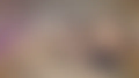 Ich war ein böses Mädchen und zur Strafe musste ich mir meine Speckf***e auspeitschen lassen. Und genau dann wenn es anfängt weh zu tun reißt die Kette. Aber er hat mir schon versprochen das er mich d
