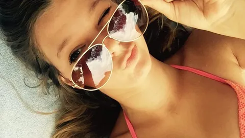 Kleines bikinishoot am Strand von Kroatien