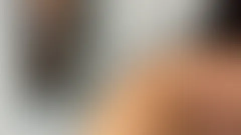 Nackter A***h im Spiegelbild