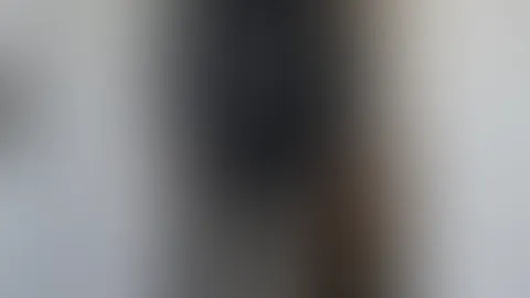 „Ich brauche keine laute Stimme – mein Blick reicht, damit du gehorchst.“