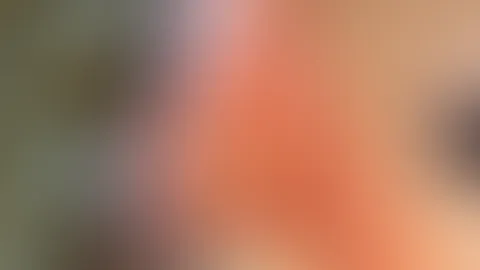 Noch ein Schluck, noch ein Moment… ☕ Die Decke warm, die Gedanken langsam – und ich genieße einfach dieses Gefühl von Ruhe auf meiner Haut. Ganz nah, ganz echt… Bleibst du noch ein bisschen bei mir?