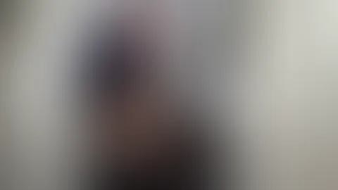 Teeny Partybitch im Hausflur in alle Löcher gef**kt