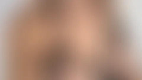 Wie gefallen dir solche Riemendessous? Ich finde sie ziemlich heiss 🔥vor allem sieht man meine nackten Milf boobies