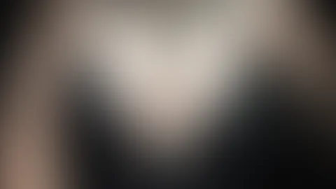 Es wird Sommer 🏖️ ich fang schon mal an bisschen mehr Ausschnitt zu zeigen, damit auch meine Boobies mehr Sonne abbekommen. Zeigst du mir auch mehr Haut? 😏