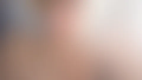 In der Bahn Kabiene zieh ich etwas Blank und F****r mich während fremder Typ schläft