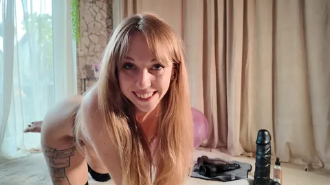 105: Versauter Spaß mit neuem Dildo!